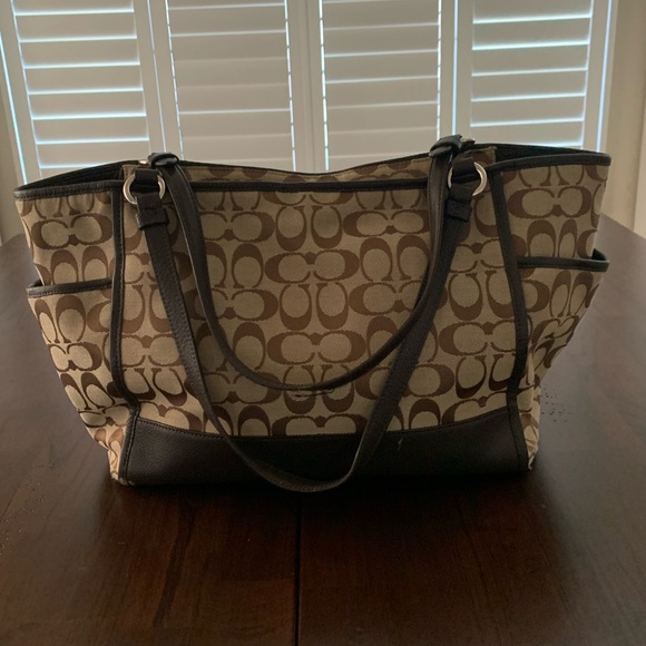 Coach Handbag. - Picture 3 of 9